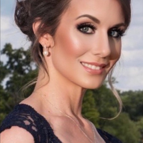 Meet your Posher!! - Picture 2 of 7